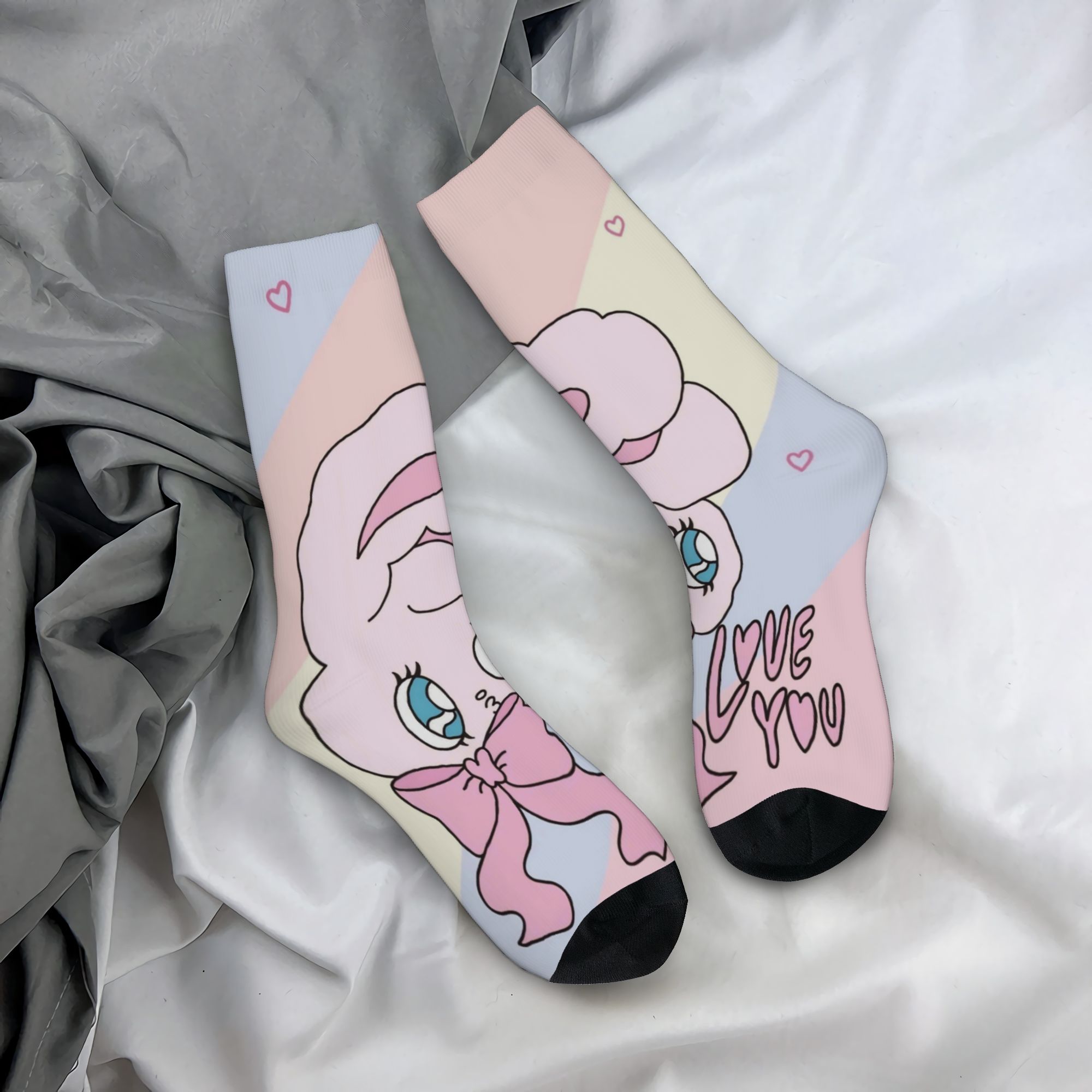 Men'S Accessories Gift Ideas - エステル・バニーの漫画風ウサギ柄アクセサリー。男女兼用。滑り止め付き。スケートボード用ミドル丈ソックス。快適な履き心地で、プレゼントにも最適。